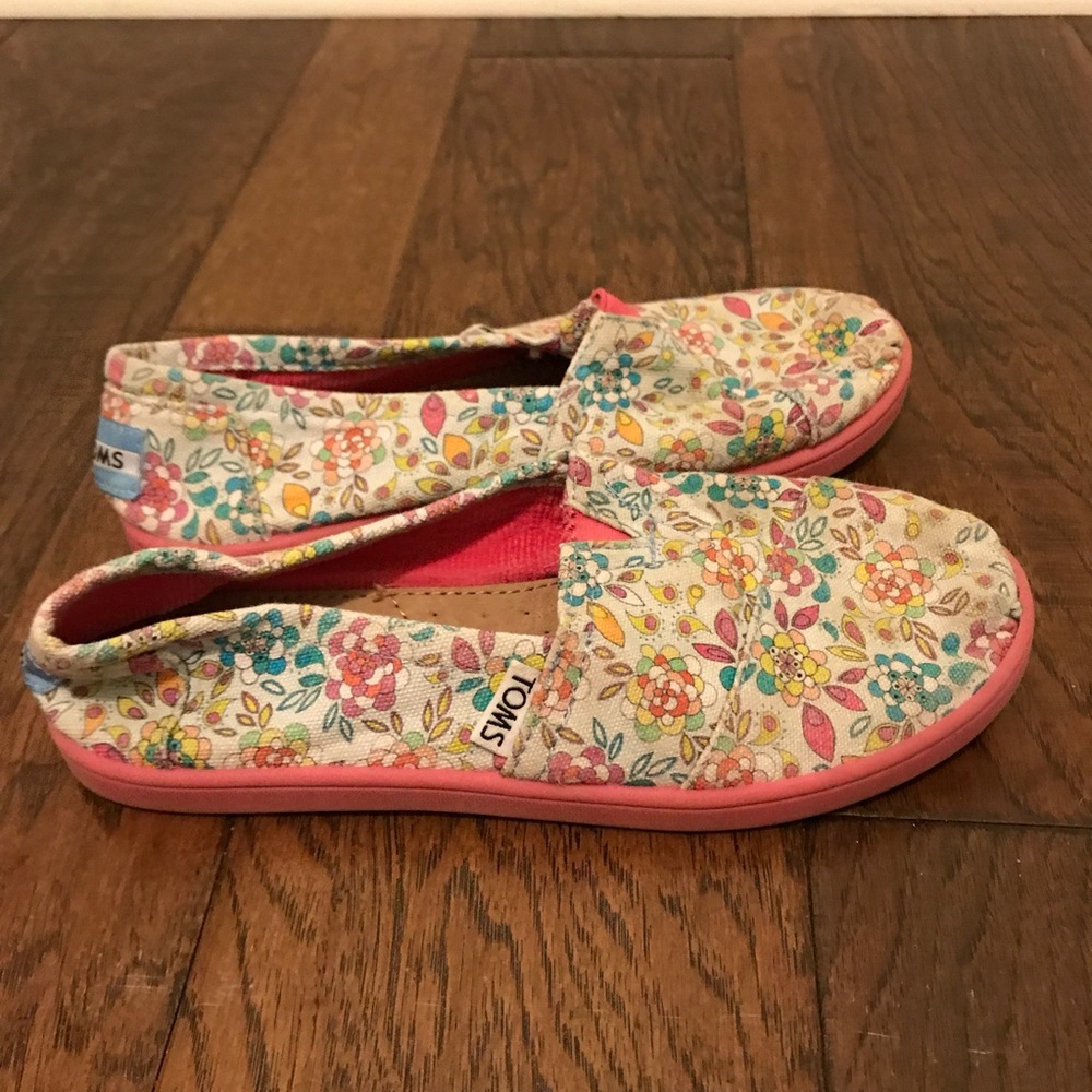 TOMS Floral pink bottoms youth size 2.5